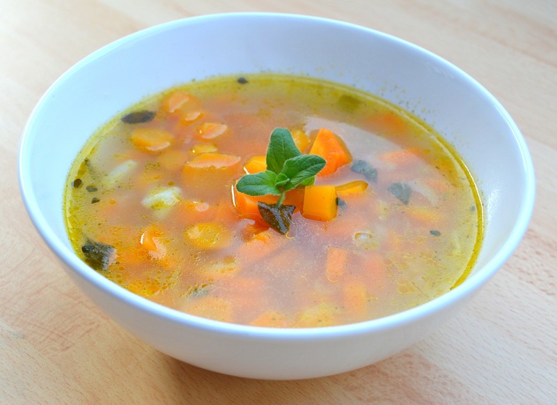 Mrkvová polévka s bylinkami