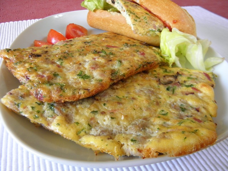 Pečená masová omeleta se sýrem